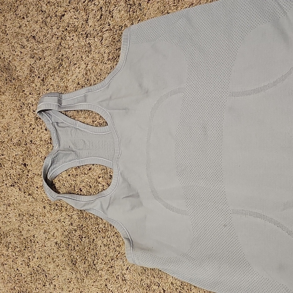 Lululemon - Picture 3 of 6